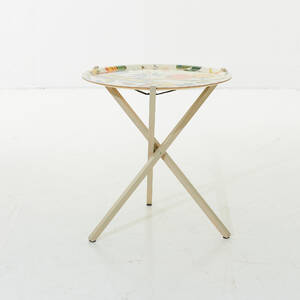 Brickbord med bricka från Svenskt Tenn