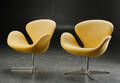 Arne Jacobsen. To lænestole, Svanen, model 3320 2 Denne vare er sat til omsalg under nyt varenummer 4235160