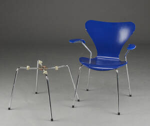 Arne Jacobsen. Armstol syveren model 3207 samt stel 2 Denne vare er sat til omsalg under nyt varenummer 4757200