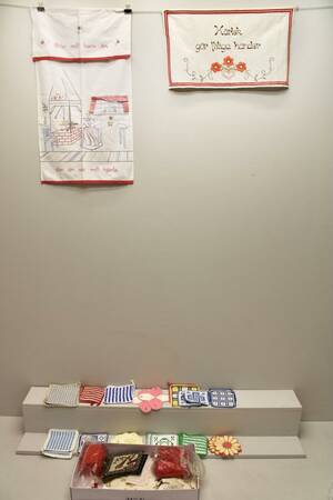 Väggbodnader, Broderat, m.m