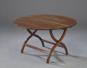 Rundt foldebord af mahogni 