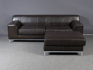 Tre-pers. sofa samt puf 2