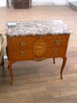 Byrå, Med stenskiva