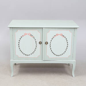 SERVERINGSSKÅP, bemålat, 1900-tal.