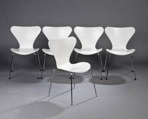 Arne Jacobsen 1901-1971. Fem stole, model 3107 5