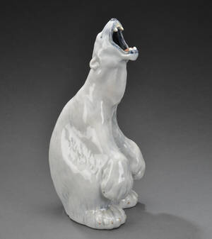 Royal Copenhagen, figur i form af isbjørn, nr. 502