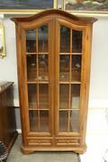 Vitrinskåp, med 2 lådor