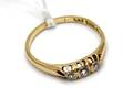 Ring, med stenar