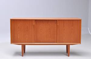 Dansk Møbelproducent. Lav skænk i teak. 1950erne