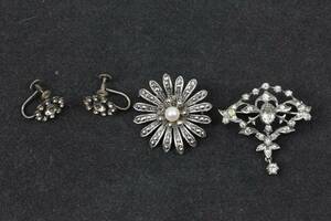 ÖRHÄNGEN, ett par, och broscher, 2 st, silver