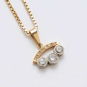 Hänge kedja 18 k guld diamanter