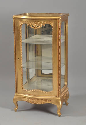Vitrinskåp i rokokostil