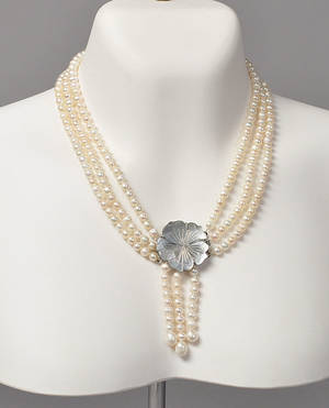 3-radet collier med hvide ferskvands kulturperler
