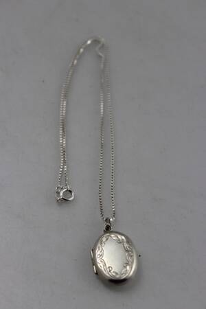 Silverhalsband med berlock 5 gram