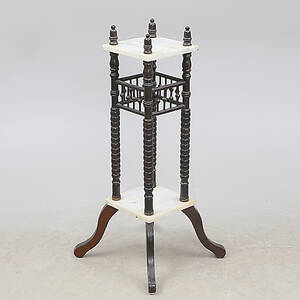 PIEDESTAL, trä och stenplattor, 1800-talets slut.