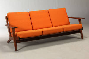 Hans. J. Wegner. Tre-pers. sofa, Getama, model GE2903 
