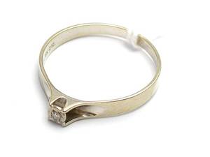 Ring i vitguld