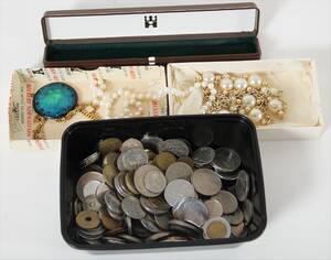 Parti mynt och bijouterier