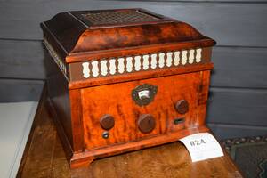 Radio allmoge, 33x33 cm, H 27 cm