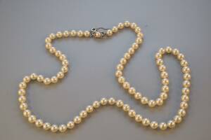 Pärlcollier L 70 cm, silver i låset