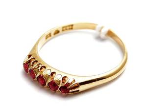 Ring med stenar