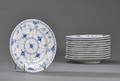 Kgl. Porcelæn. Musselmalet, halvblonde, tallerkner 12