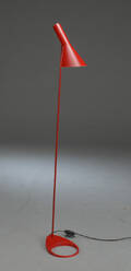 Arne Jacobsen. AJ standerlampe, Rød 