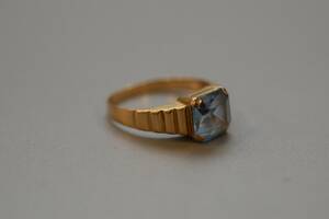 Ring med sten, guld 18K, diam 18 mm