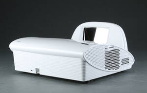 Optoma. Projektor, model EW675UTI