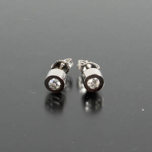 Carat Design. Ørestikkere, 14 kt hvidguld 2
