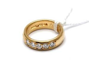 Ring med diamanter