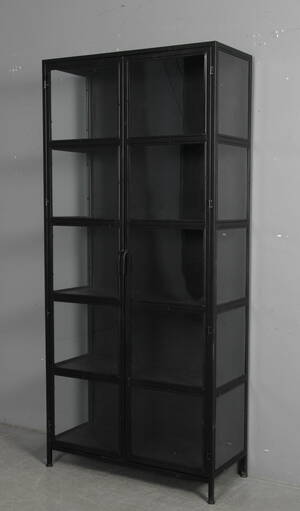 Vitrineskab af sortlakeret jern, industrielt design.
