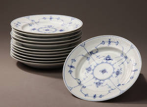 Kgl. Porcelæn. Musselmalet riflet. 12