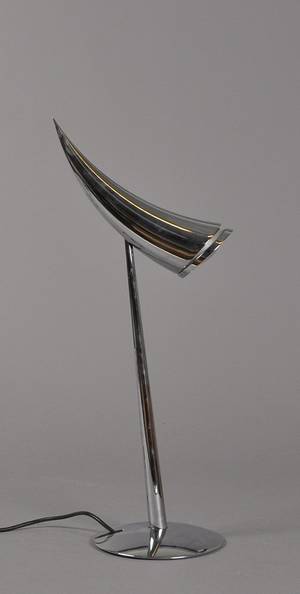 Philippe Starck. f. 1949. Bordlampe - model Ara.