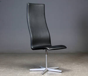 Arne Jacobsen. Højrygget Oxford stol
