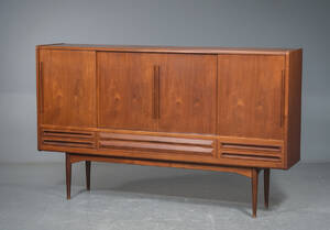 Dansk møbelproducent. Skænk af teak, 1960erne