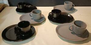 Muggar med assietter