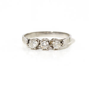 Ring i vitguld