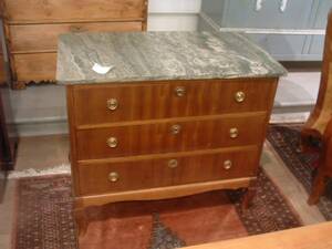 Byrå, Med stenskiva