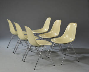 Ray og Charles Eames. Seks skalstole, model DSS, cremehvid glasfiber 6