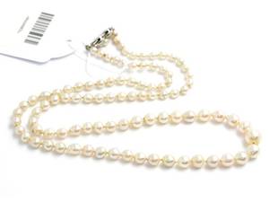 Pärlcollier med silverlås