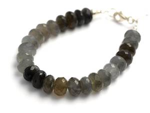 Armband med stenar