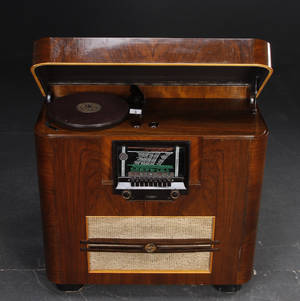 Radio Grammofon Maestro Grande .