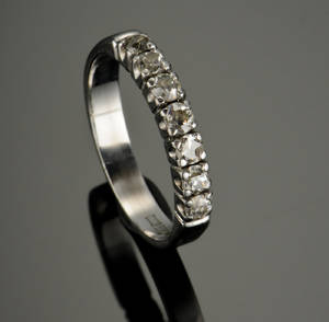 Alliancering med diamanter - ca. 0.60 ct.