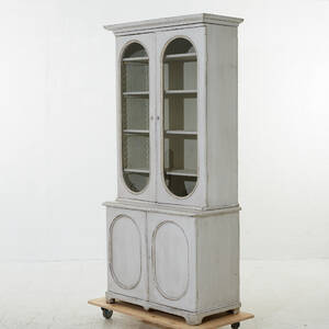 Bokskåp bemålat 1800-tal