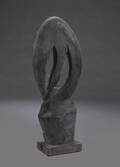 Abstrakt figur i sort marmor 