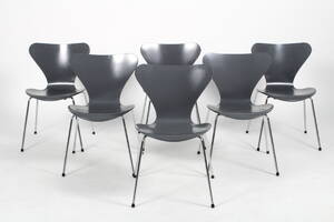 Arne Jacobsen. Sæt på seks stole, Syveren, model 3107 6 