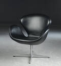 Arne Jacobsen. Svanen lænestol, model 3320, sort læder.
