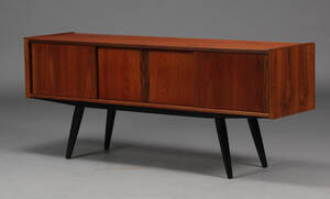 Svend Erik Andersen. Lav skænk, teaktræ