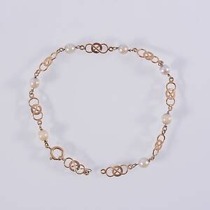 ARMBAND MED PÄRLOR, 18K.